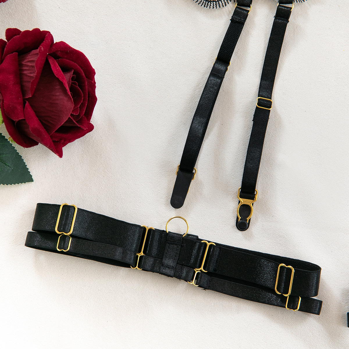 Strappy harness 3-piece lingerie in red black